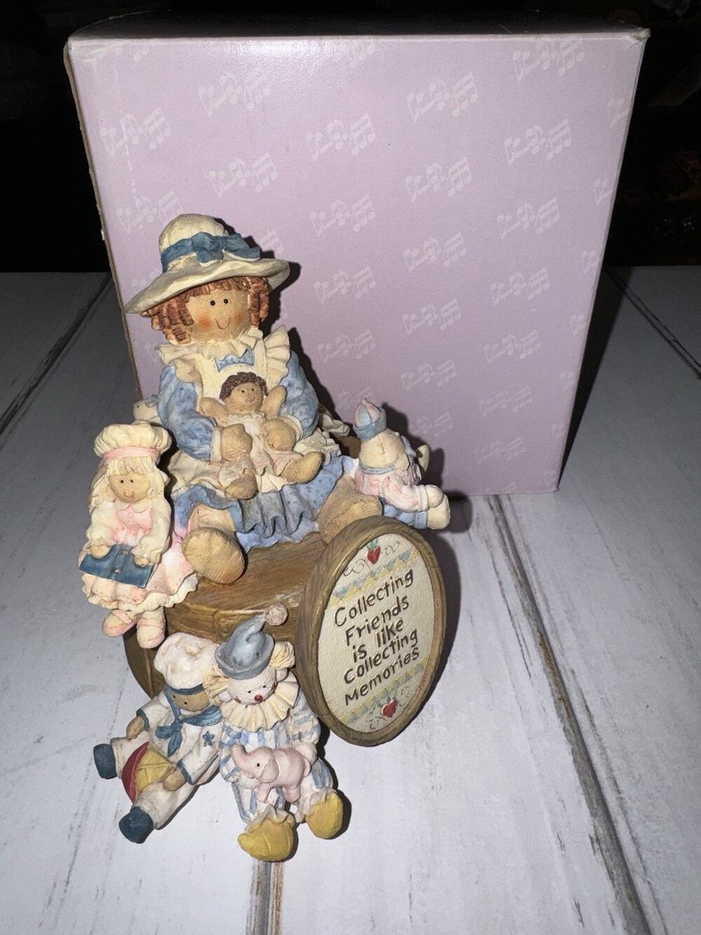 San Francisco Music Box "That's What Friends Are For" Heart Tugs Series